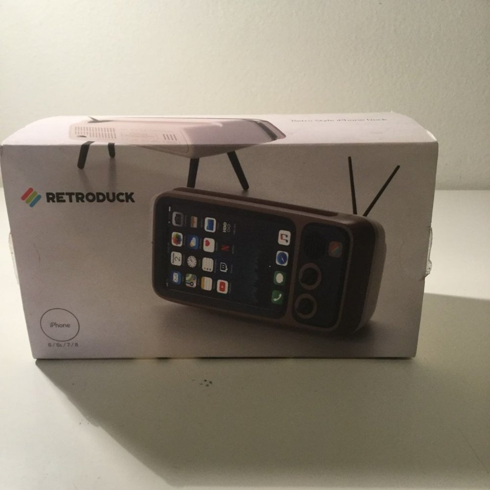 Retroduck Retro Style iphone Dock - Picture 3 of 6